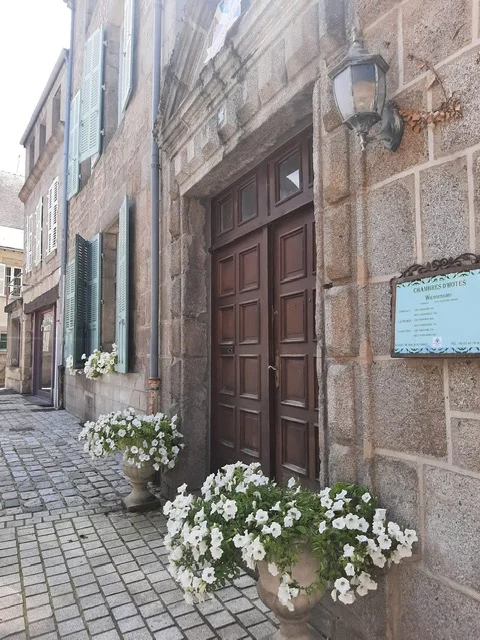 Porte d entrée de l hôtel particulier WIENERISSIMO Ahun en Creuse