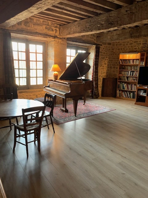 Le Salon de Musique Wienerissimo et un des pianos à Ahun Creuse